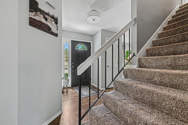 1195 Silverwood Road, Woodbury, MN 55125
