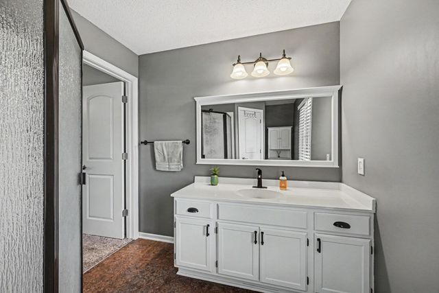 1195 Silverwood Road, Woodbury, MN 55125