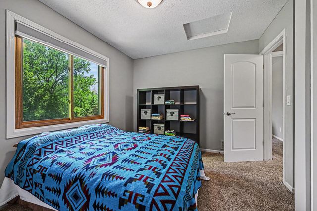 1195 Silverwood Road, Woodbury, MN 55125