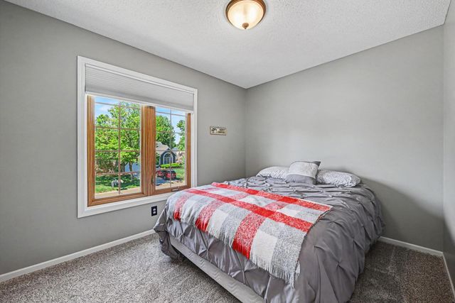 1195 Silverwood Road, Woodbury, MN 55125