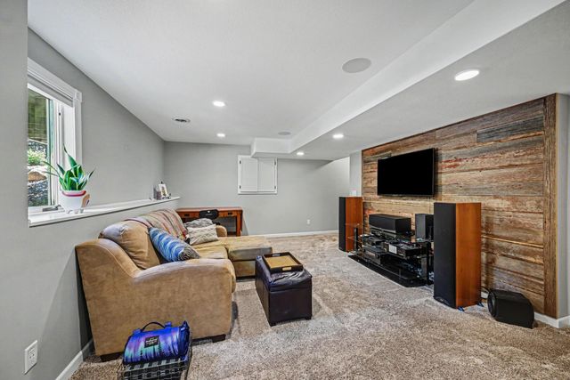 1195 Silverwood Road, Woodbury, MN 55125
