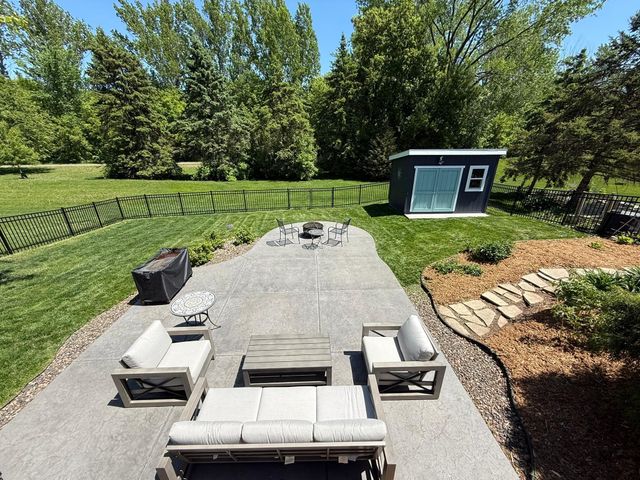 1195 Silverwood Road, Woodbury, MN 55125