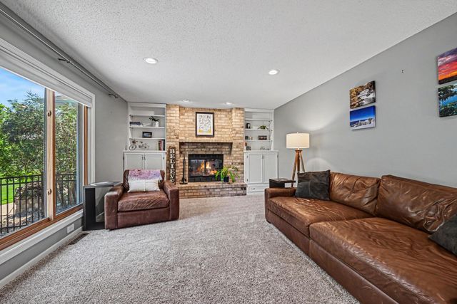 1195 Silverwood Road, Woodbury, MN 55125