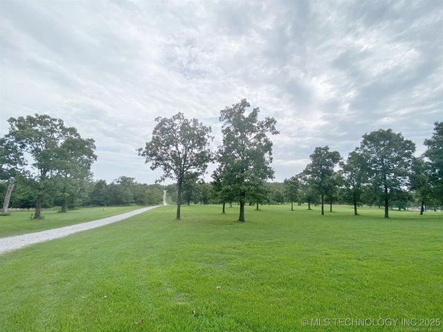 15818 W Forest Road, Park Hill, OK 74451