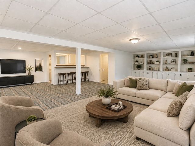 93 Wyndward Rd, Longmeadow, MA 01106