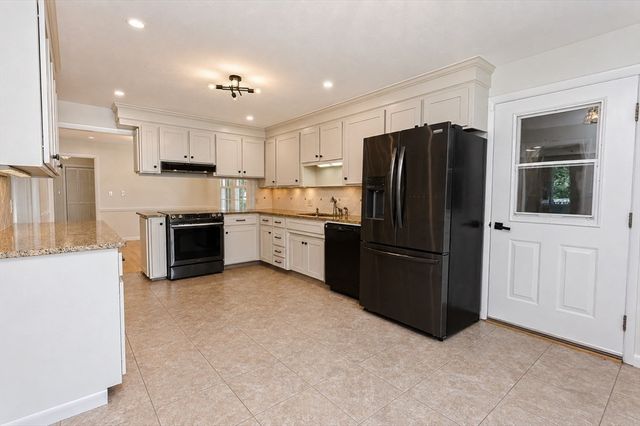 93 Wyndward Rd, Longmeadow, MA 01106