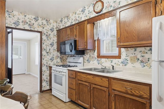 3517 7th Ave, Beaver Falls, PA 15010