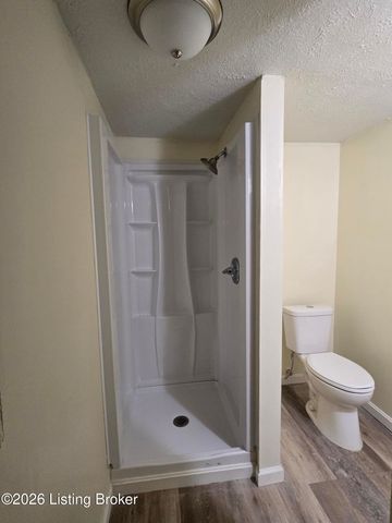 2560 Vonoa Dr, Radcliff, KY 40160