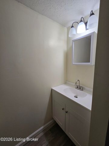 2560 Vonoa Dr, Radcliff, KY 40160