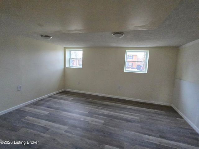 2560 Vonoa Dr, Radcliff, KY 40160