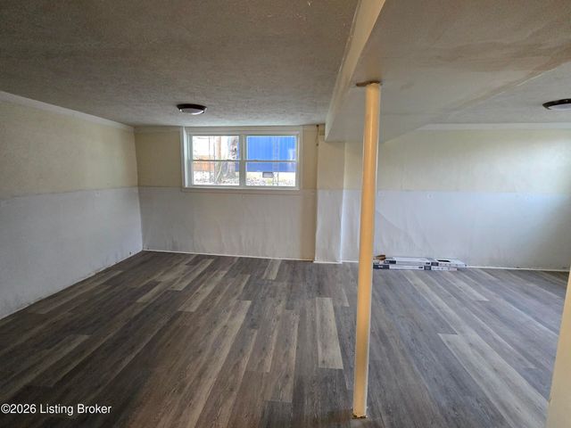 2560 Vonoa Dr, Radcliff, KY 40160