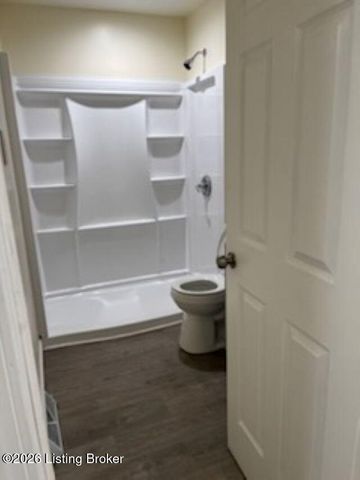 2560 Vonoa Dr, Radcliff, KY 40160