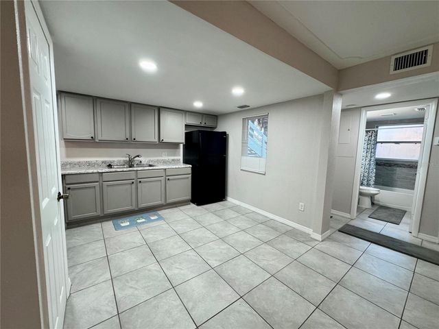 8200 FAIRWAYS CIRCLE B102, Ocala, FL 34472