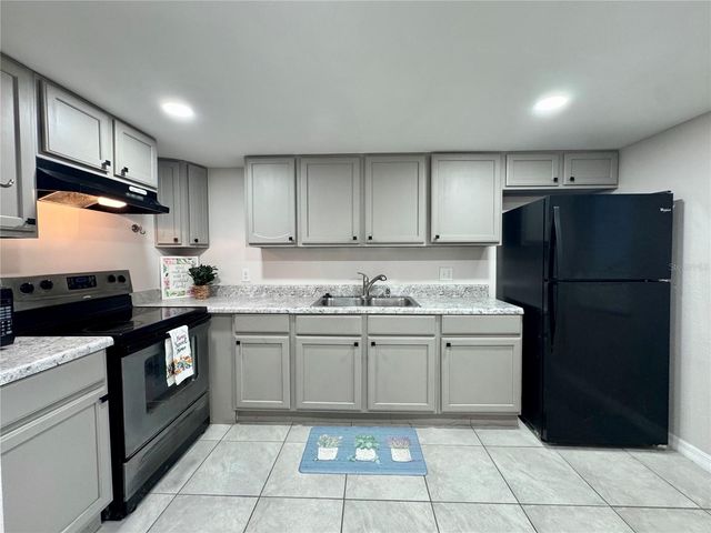 8200 FAIRWAYS CIRCLE B102, Ocala, FL 34472