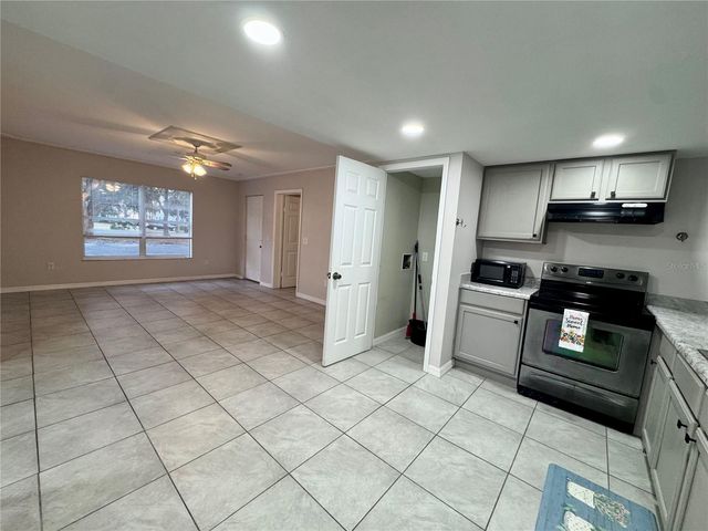 8200 FAIRWAYS CIRCLE B102, Ocala, FL 34472