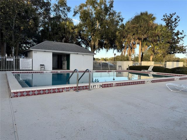 8200 FAIRWAYS CIRCLE B102, Ocala, FL 34472