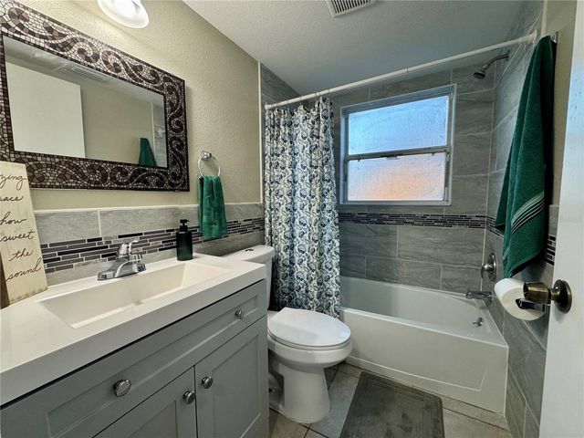 8200 FAIRWAYS CIRCLE B102, Ocala, FL 34472