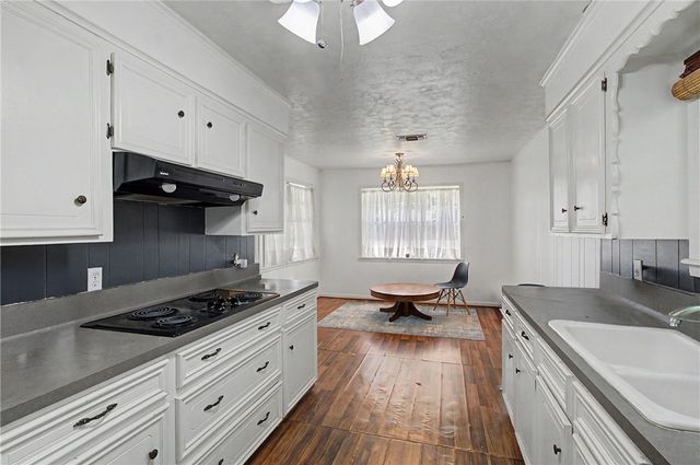 1302 Austin Avenue, College Station, TX 77845