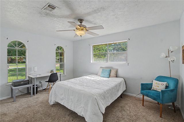 1302 Austin Avenue, College Station, TX 77845