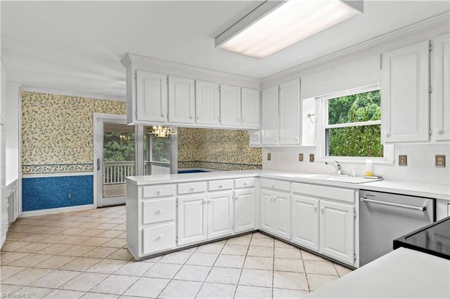 5132 Huntcliff Trail, Winston-salem, NC 27104
