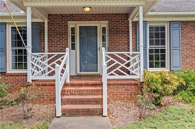 5132 Huntcliff Trail, Winston-salem, NC 27104