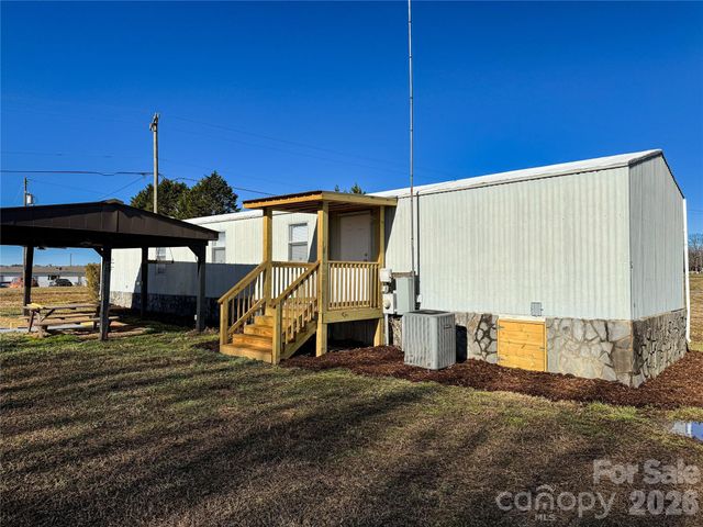 7555 Palm Tree Drive, Vale, NC 28168