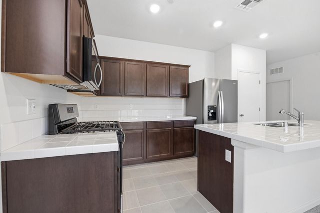 603 N Filbert Avenue, Fresno, CA 93727