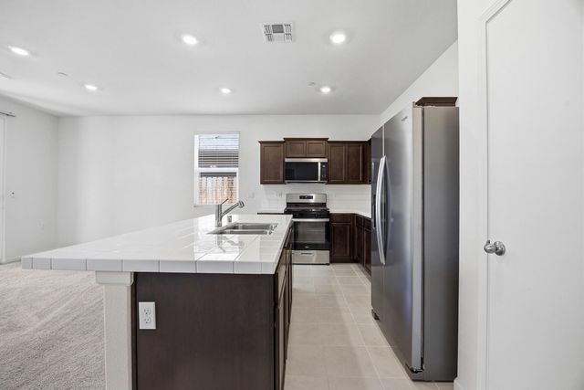 603 N Filbert Avenue, Fresno, CA 93727