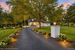 7244 Lahser Road, Bloomfield Hills, MI 48301