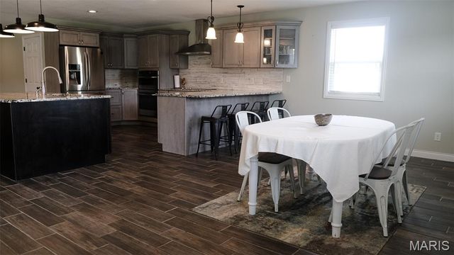 3215 Timber Ridge Road, Palmyra, MO 63461