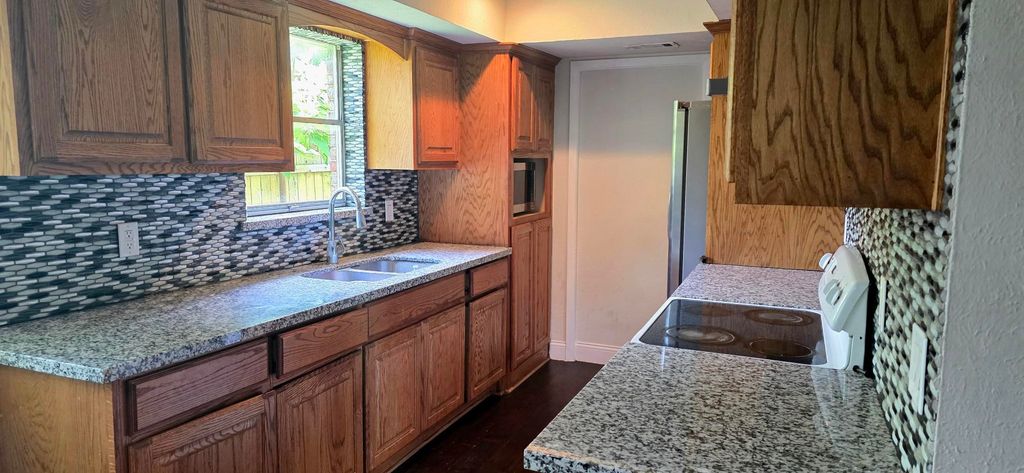 1018 Rockledge Drive, Garland, TX 75043