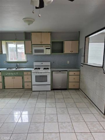 2285 La Verne, Oceano, CA 93445