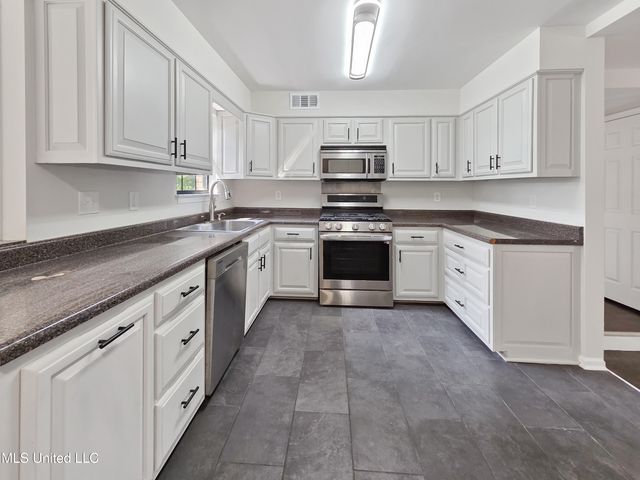 353 Plum Point Cove, Southaven, MS 38671