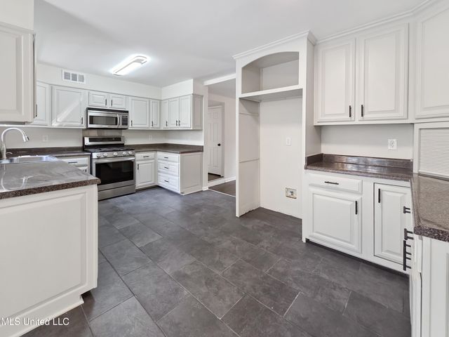 353 Plum Point Cove, Southaven, MS 38671