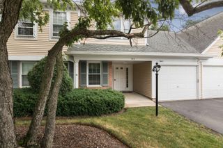 910 Persimmon Lane B, Mount Prospect, IL 60056