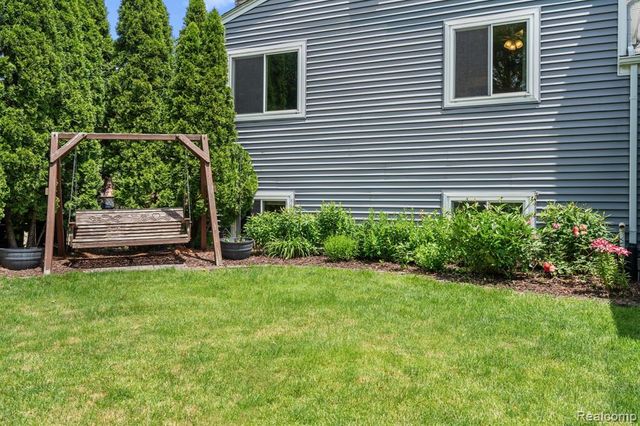 43057 Bond Court, Sterling Heights, MI 48313