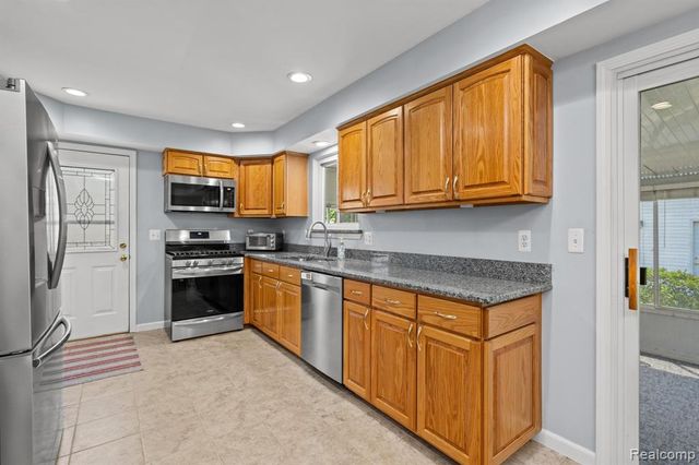 43057 Bond Court, Sterling Heights, MI 48313