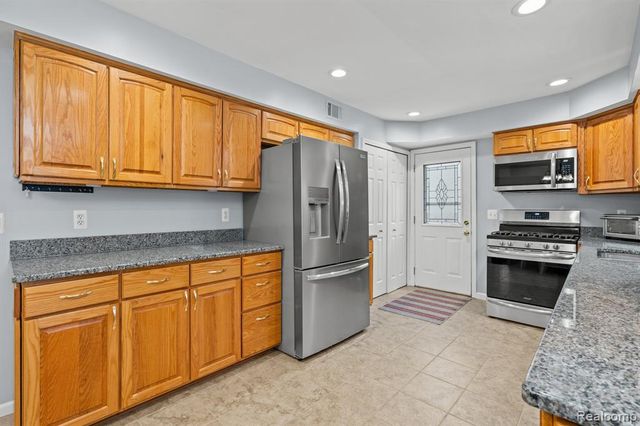 43057 Bond Court, Sterling Heights, MI 48313