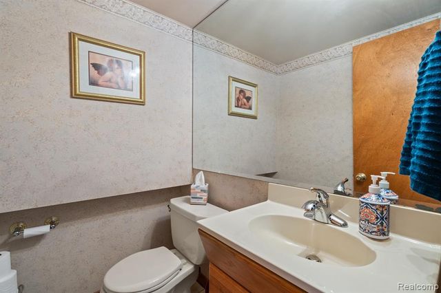 43057 Bond Court, Sterling Heights, MI 48313
