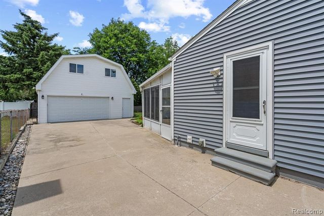 43057 Bond Court, Sterling Heights, MI 48313