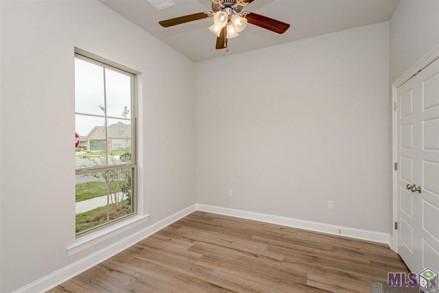 1415 Pelican Club Dr, Baton Rouge, LA 70820