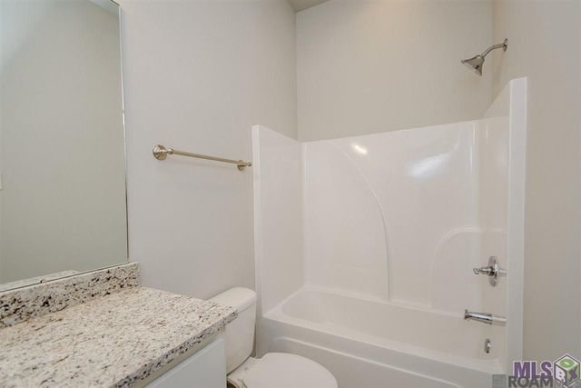 1415 Pelican Club Dr, Baton Rouge, LA 70820