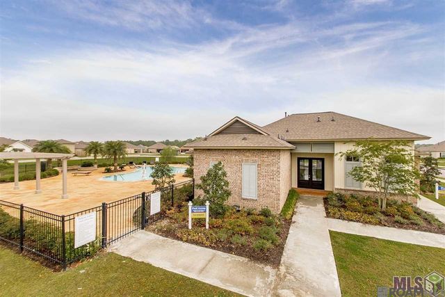 1415 Pelican Club Dr, Baton Rouge, LA 70820
