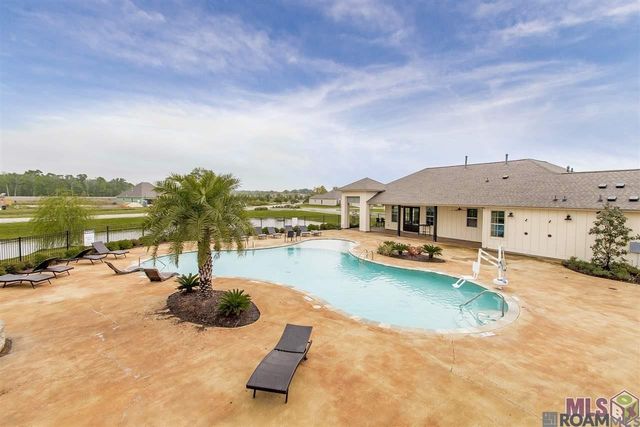 1415 Pelican Club Dr, Baton Rouge, LA 70820