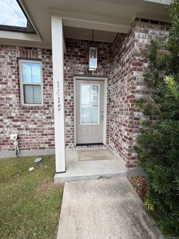 1415 Pelican Club Dr, Baton Rouge, LA 70820