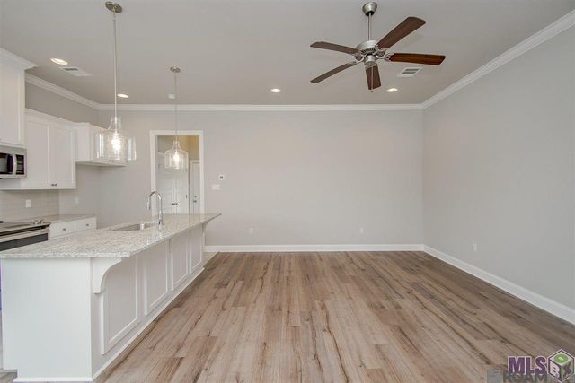 1415 Pelican Club Dr, Baton Rouge, LA 70820
