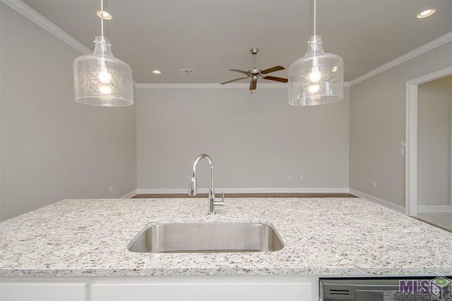 1415 Pelican Club Dr, Baton Rouge, LA 70820