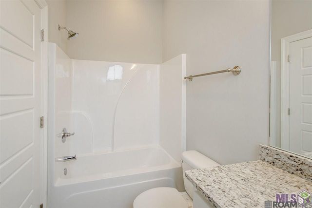 1415 Pelican Club Dr, Baton Rouge, LA 70820