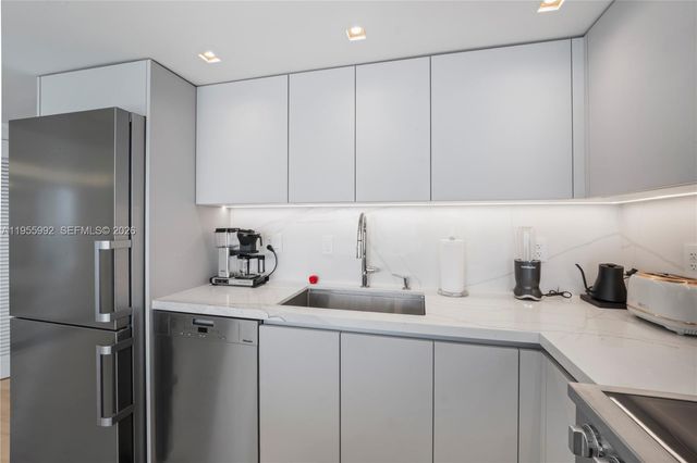 2401 Collins Ave 1402, Miami Beach, FL 33140