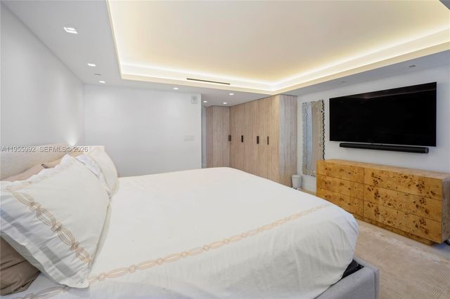 2401 Collins Ave 1402, Miami Beach, FL 33140